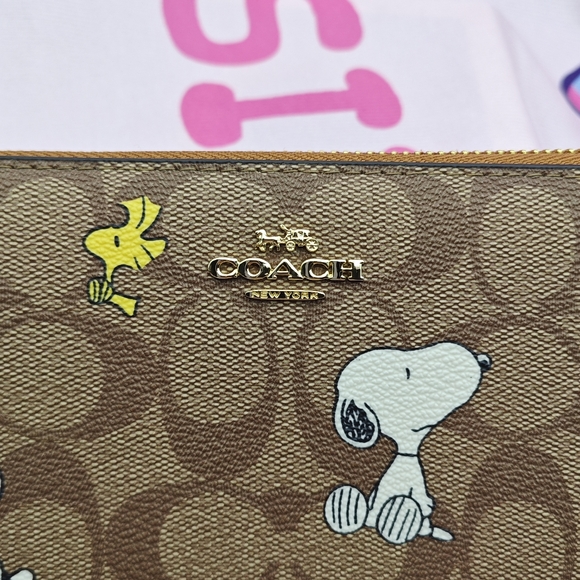 Coach Wallet - Picture 8 of 8